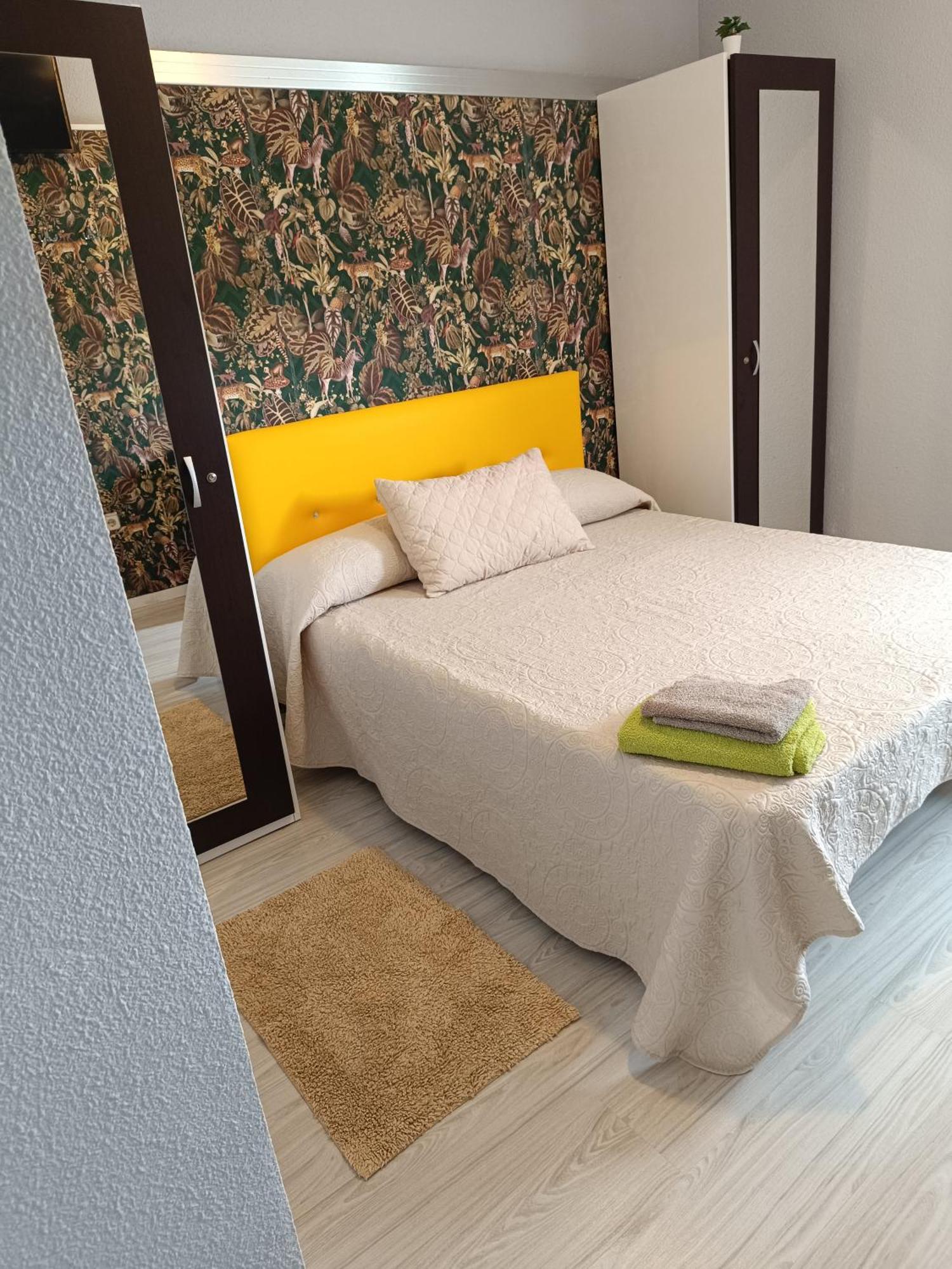 Hostal Fuente Del Pino フミーリャ エクステリア 写真