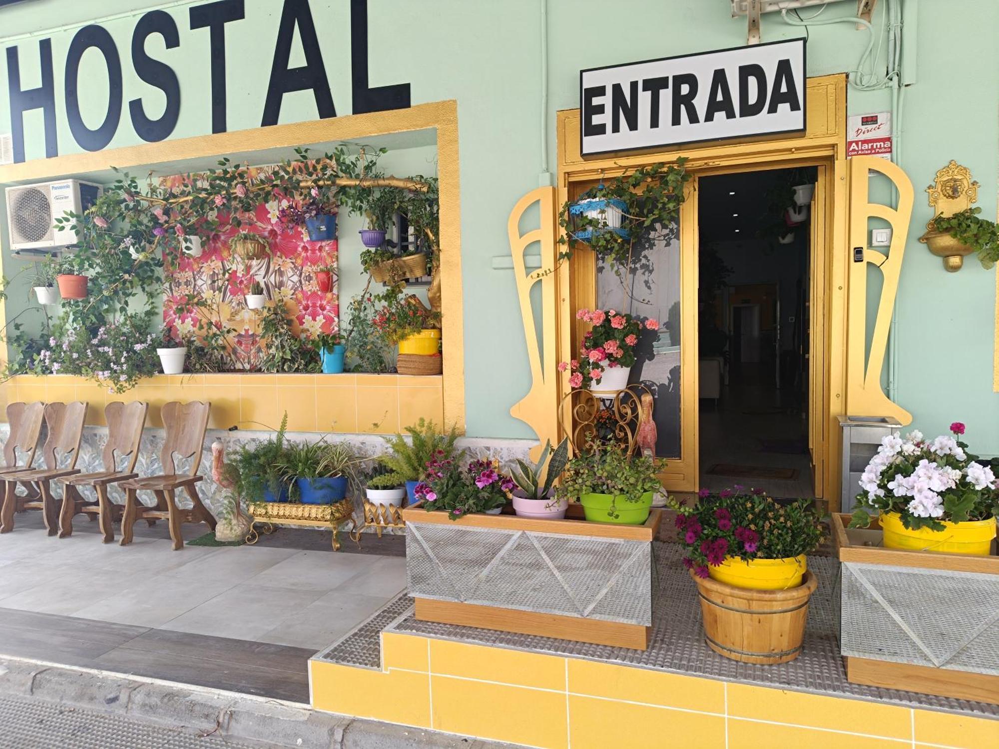 Hostal Fuente Del Pino フミーリャ エクステリア 写真