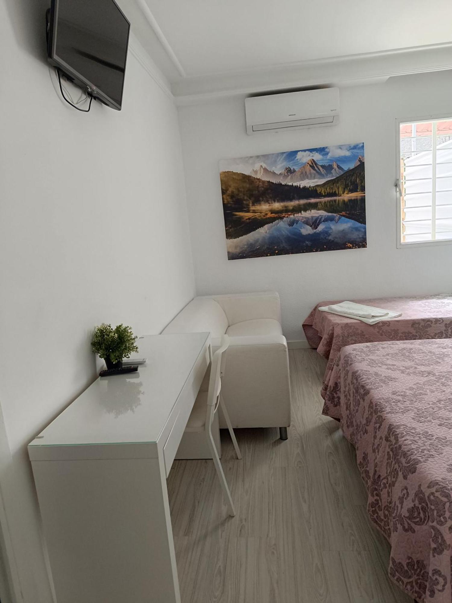 Hostal Fuente Del Pino フミーリャ エクステリア 写真