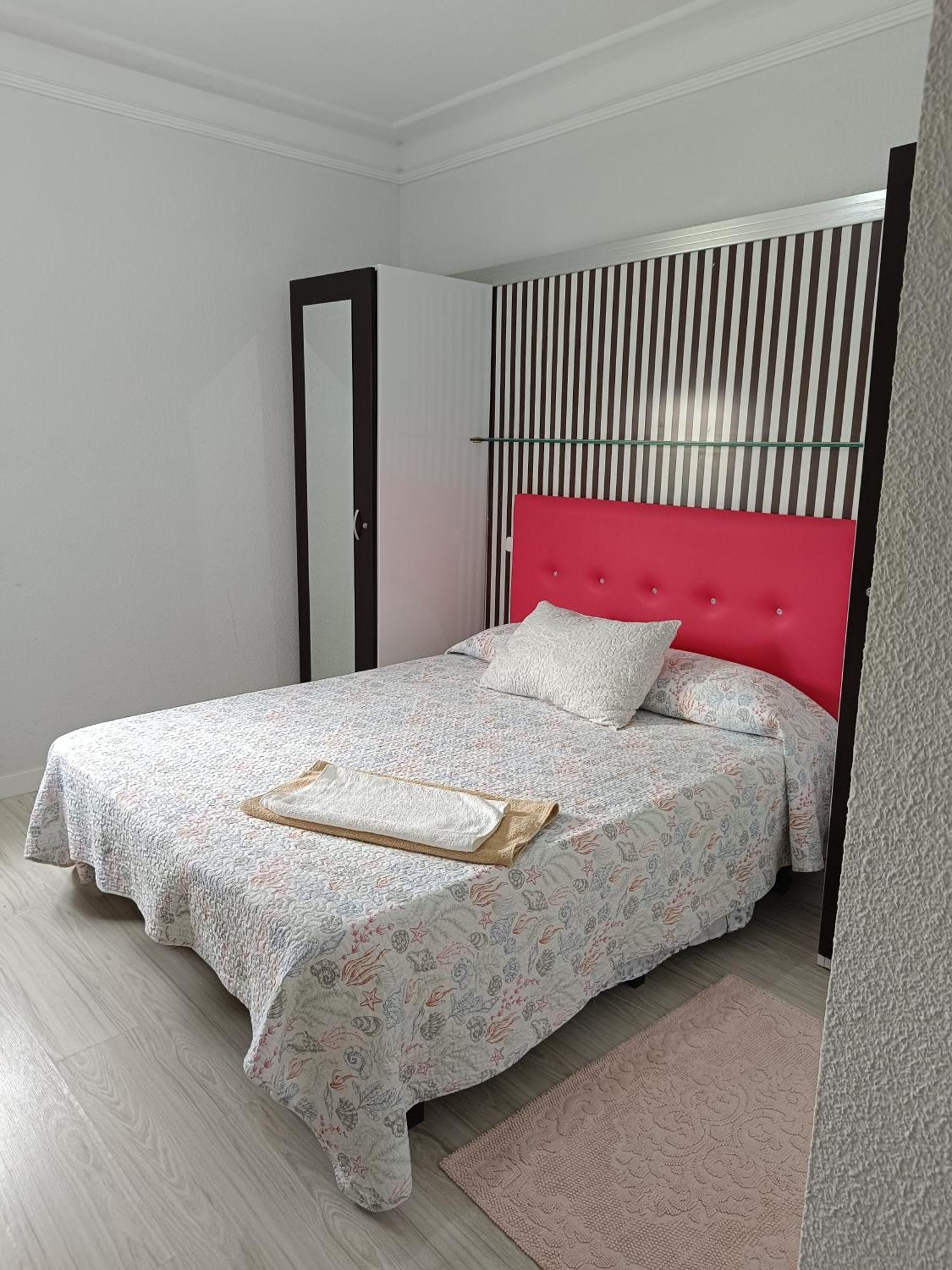 Hostal Fuente Del Pino フミーリャ エクステリア 写真