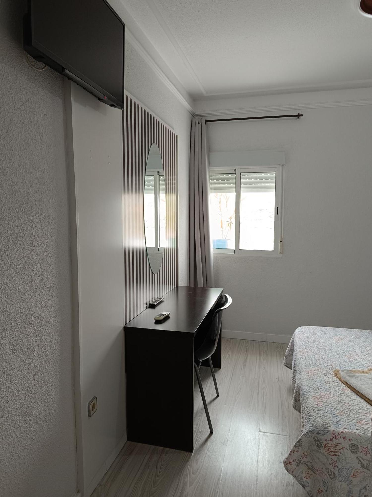 Hostal Fuente Del Pino フミーリャ エクステリア 写真